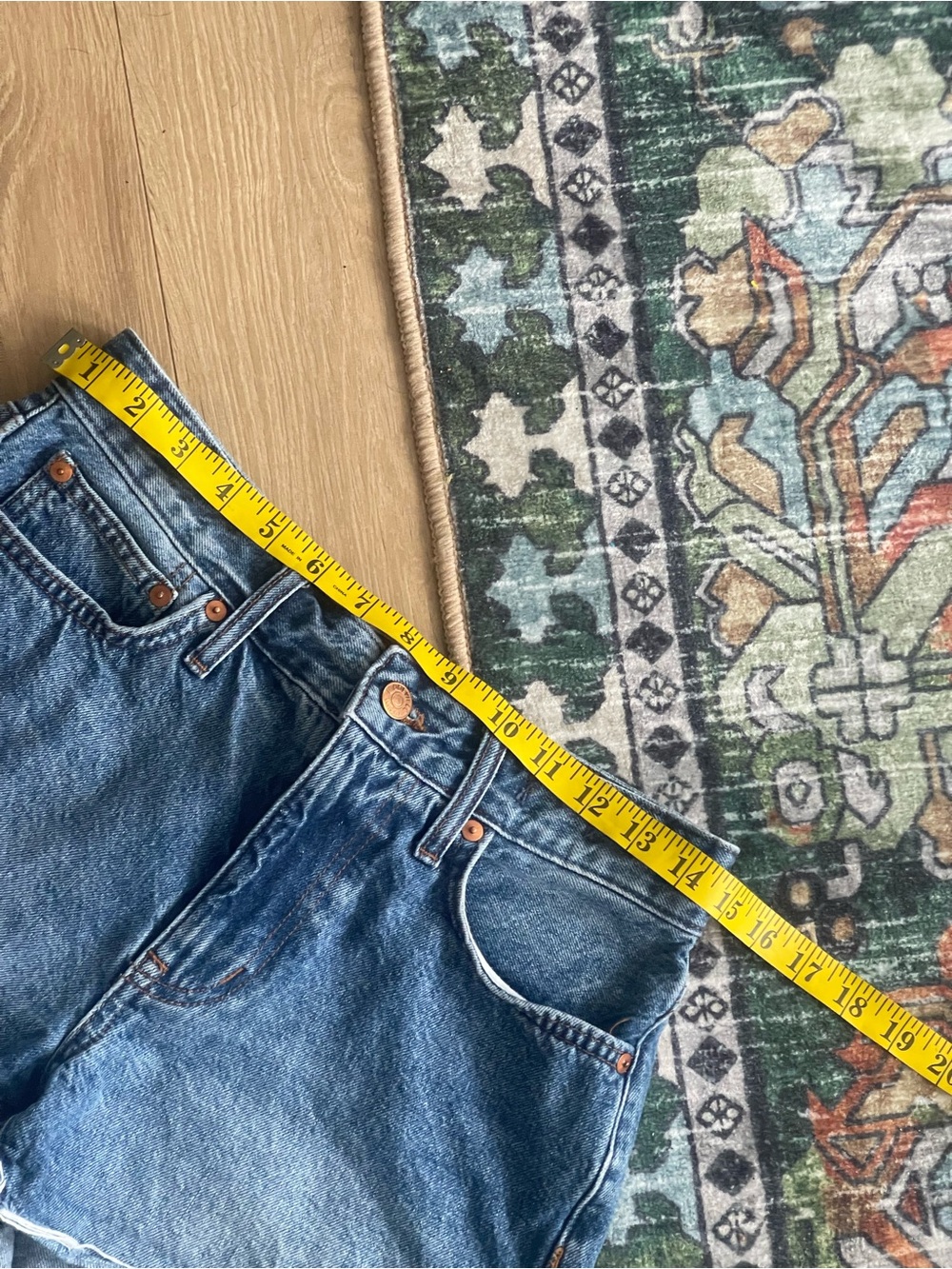 Madewell Distressed Mid-Blue Denim Relaxed women's Shorts - Picture 7 of 11